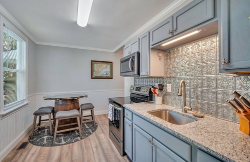 Beaufort House | "Anchor House" 2/1 in the perfect location for all things BEAUFORT!