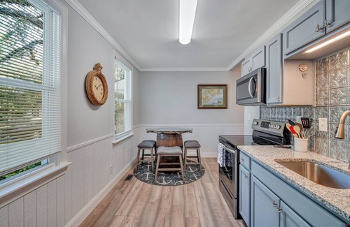 Beaufort House | "Anchor House" 2/1 in the perfect location for all things BEAUFORT!