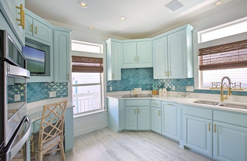 Crystal Shores House | Anchor Pointe - Main House + Guest House, Gulf Views, Game Room, Heated Pool!
