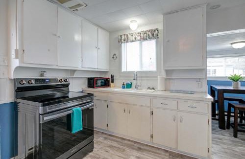 Grayland Apartment | Anchor's Away Cottage Studio by the Sea w fireplace