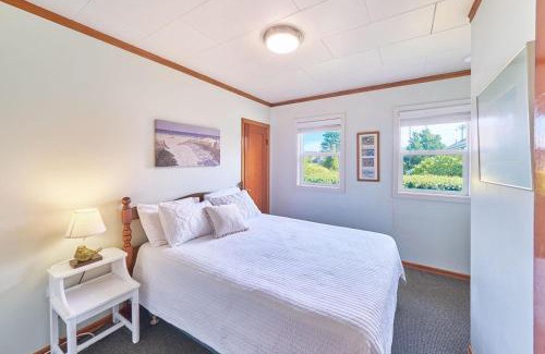 Long Beach House | Anchorage Cottages #6