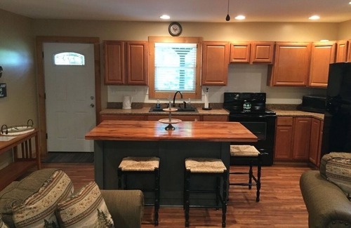 Byrdstown Cabin | Anchors Away - Minutes to Star Pointe, Eagle Cove and Sunset Marinas