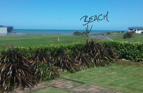 Waverley House | Anchors South - Waipipi Beach