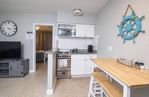 Clearwater Beach Apartment | Anchors UP #3; WALK to Beach/Bars/Dining
