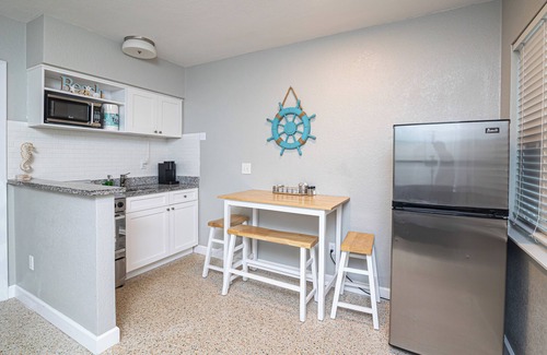 Clearwater Beach Apartment | Anchors UP #3; WALK to Beach/Bars/Dining