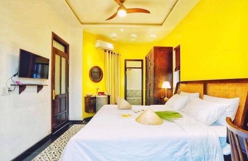 Hoi An Hotel | Ancient and modern decoration, room overlooking Thu Bon river. Enjoy your time