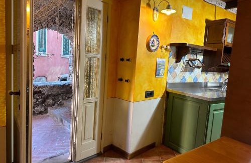 Tellaro Apartment | Ancient Tellaro - Free parking