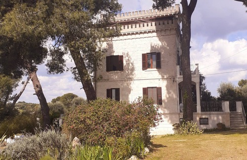 Ostuni Apartment | Ancient tower in the countryside, surrounded by greenery, 6 km from Ostuni (Br).