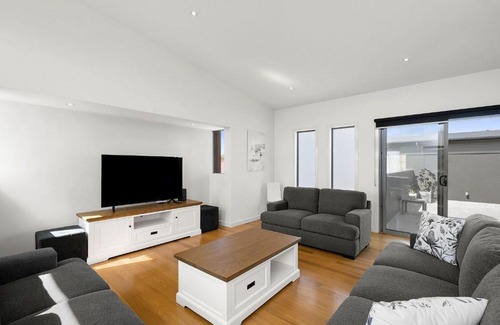 Torquay House | Anderson Central Torquay 36