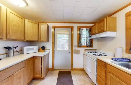 St Germain Cabin | Anderson Lakeside Cabin: Beach Access