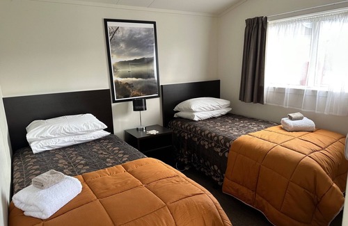 Lowburn Hotel | Anderson Park Motel
