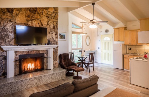 Pacific Grove Hotel | Andril Fireplace Cottages