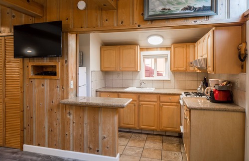 Pacific Grove Hotel | Andril Fireplace Cottages