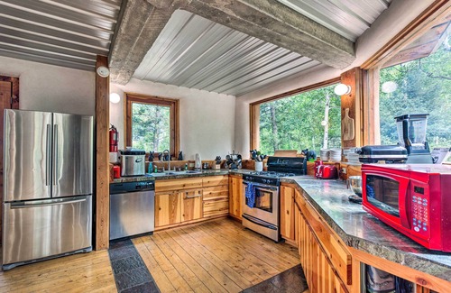 Angel Fire Cabin | Angel Fire Cabin w/Deck ~ 2 Mi to Ski & Hiking!