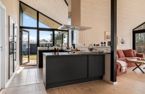 Hou House | "Angelie" - from the sea by Interhome