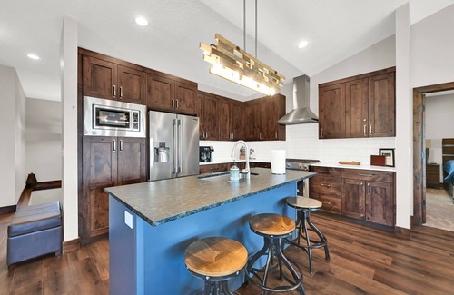 Wolf Creek House | Angels Landing All Season Paradise Powder Mountain Views & Golfing