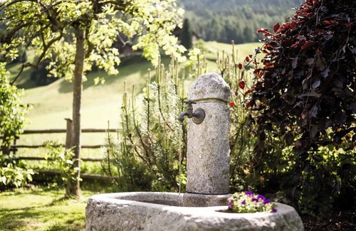 Campo Tures Apartment | Angererhof - Holiday Apartment 'Simon' with Mountain View, Private Garden and Wi-Fi