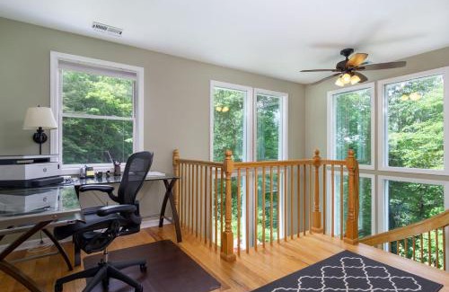 Fairview House | Angie's Mountain Overlook Hot Tub and Views!