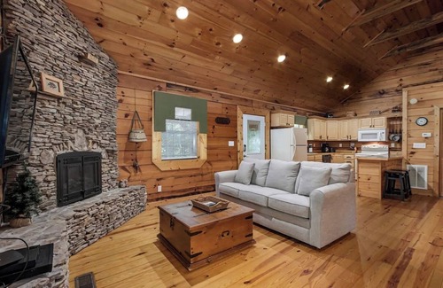 Tellico Plains Cabin | Angler cabin. This modern private studio Cabin with HOT TUB is tucked away in a wooded cove.