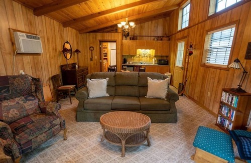 Wilburn Cabin | Angler's River Cabin & Guest House w/Private Dock on Little Red River