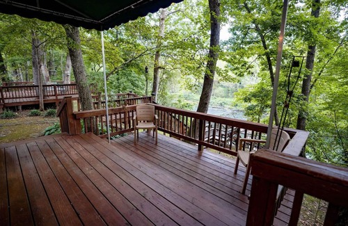 Wilburn Cabin | Angler's River Cabin & Guest House w/Private Dock on Little Red River