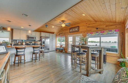 Clarion House | Anglers Cottage on Lake Cornelia Pets Welcome!