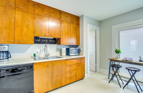 Two Rivers House | 'Ania's Retreat' w/Deck: Walk to Lake Michigan!