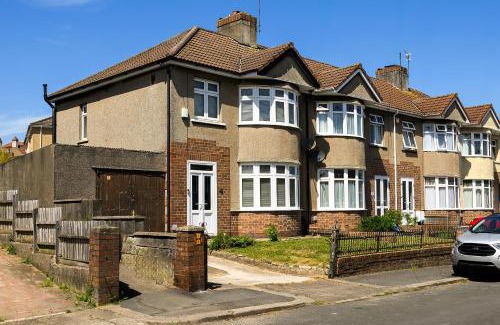 Hanham House | Anima Mundi - Large Beautiful Home - Great Location In South West By STAE Homes