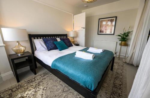 Hanham House | Anima Mundi - Large Beautiful Home - Great Location In South West By STAE Homes