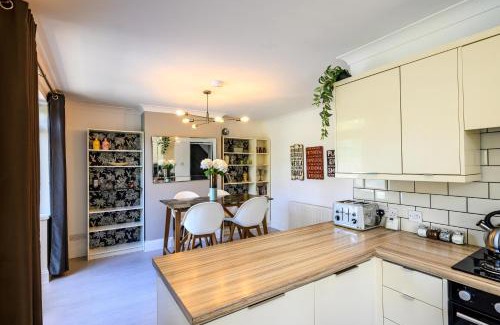 Hanham House | Anima Mundi - Large Beautiful Home - Great Location In South West By STAE Homes