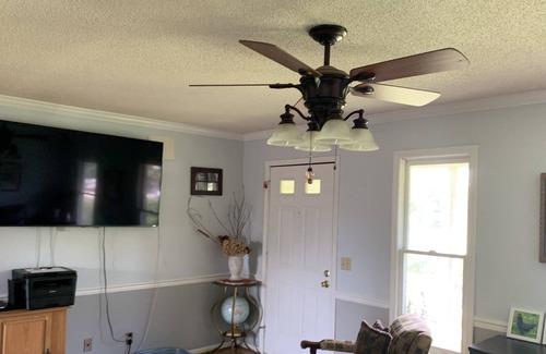 Easley House | Animal friendly, personalized and close to everything