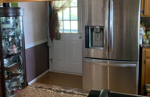Easley House | Animal friendly, personalized and close to everything