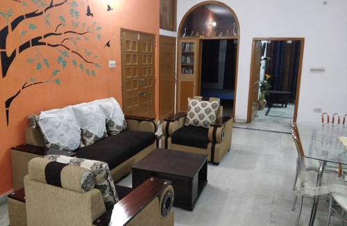 Panch Batti Villa | Anjana's Homestay-4 Bedroom Villa + 4 Private Bathrooms with Breakfast