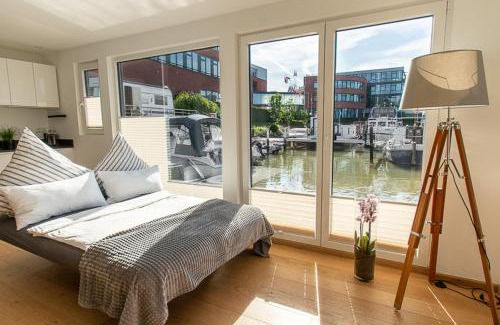 Vahrenwald-List Boat Rental | ANKERLOFT - Hausboot