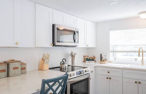 Anna Maria Apartment | Anna Maria Updated Studio moments from the sand w/Pool, Beach Gear & Bikes