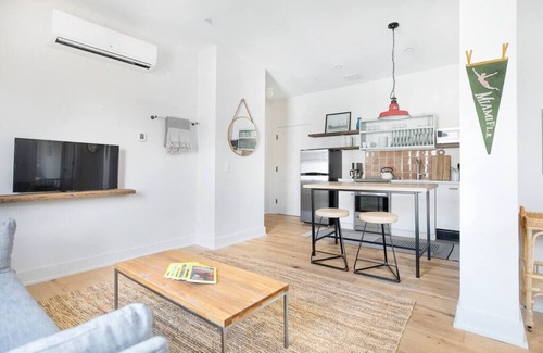 Yamacraw Village Condo | Annabelle 2D - Downtown 2 BR/2BA near City Market