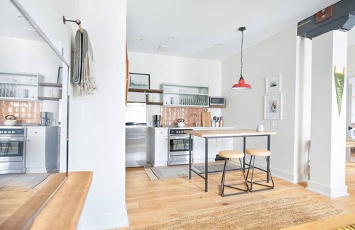 Yamacraw Village Condo | Annabelle 2D - Downtown 2 BR/2BA near City Market