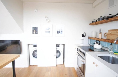 Yamacraw Village Apartment | Annabelle 4B - Bright Loft With a Patio in Downtown Savannah