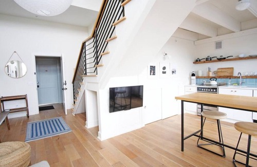 Yamacraw Village Apartment | Annabelle 4B - Bright Loft With a Patio in Downtown Savannah