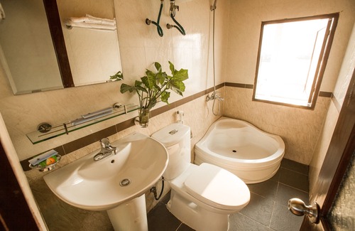 Hon Gai Boat Rental | Annam Junk
