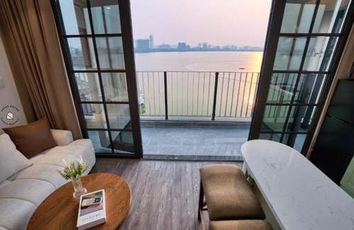 Yen Phu Apartment | Annam Premium - Amazing Lakeview & Balcony - WestLake