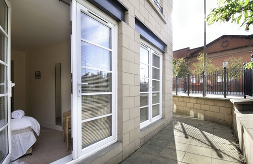 Bonnington Apartment | Annandale Street [201] is a Quiet 2 bed flat near Leith Walk with secure parking