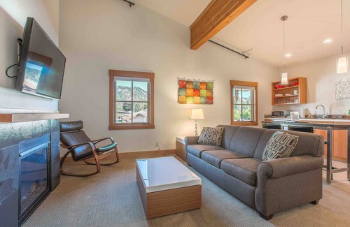 Leavenworth Condo | Annapurna-Perfect Condo *Walk to Village*Fireplace*Festhalle Section