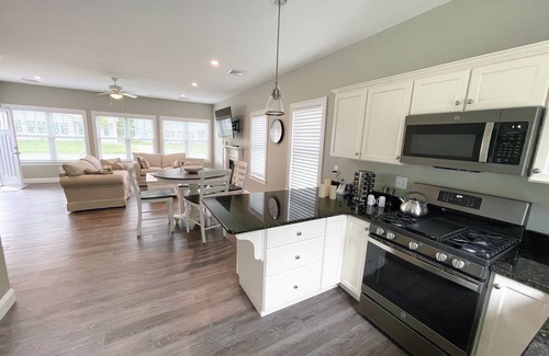 Arundel Cottage | Anne's Adagio An Easy Access Cottage, Pool, Clubhouse, Gym, Trails, MORE