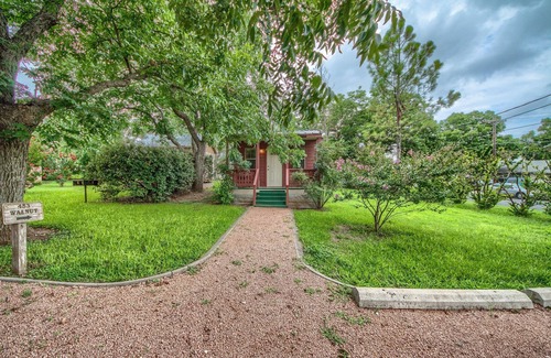 Fredericksburg Cottage | Annettes A And Waldrip 2 Bedroom Home by RedAwning