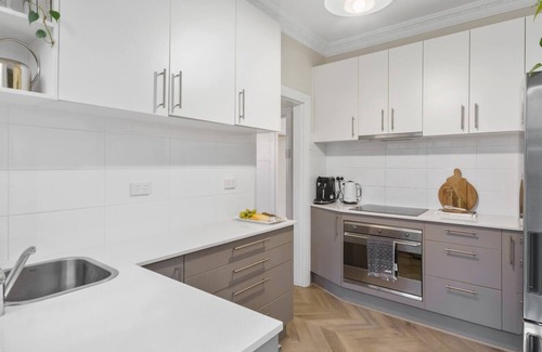 Wollongong CBD Apartment | Annies Escape Elegant Coastal Style by the Beach
