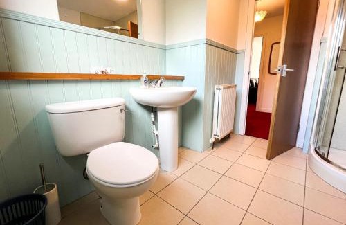 North West Apartment | Anniesland Glasgow 1bd Flat - Free Parking