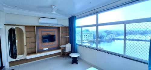 Lake Swaroop Sagar House | Antariksh
