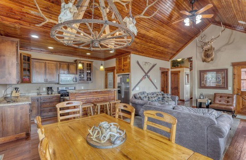 Lead Cabin | Antelope Acres | 5 Bed, 3 Bath