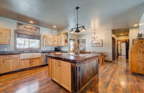 Ennis House | Antelope Crossing Home-Ennis, MT